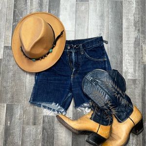 VINTAGE HIGHWAISTED LEVI JEAN ORANGE TAG CUT OFFS